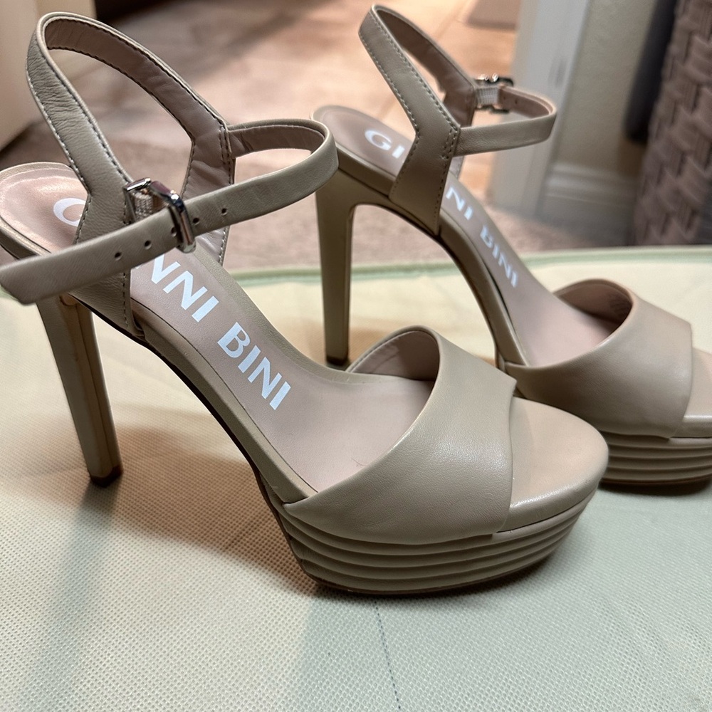 Gianni Bini nude heel size 7.5 brand new